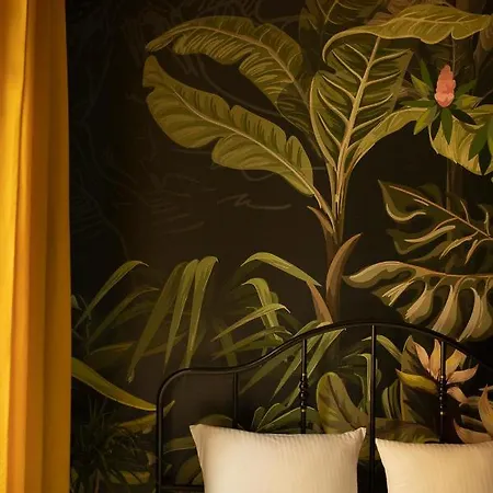 Apartment Jungle *