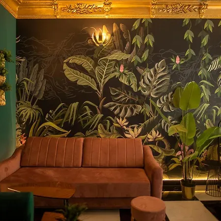 Apartment Jungle *