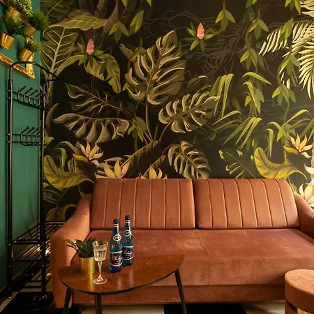 Apartment Jungle *