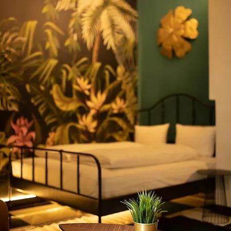 Jungle Apartment *