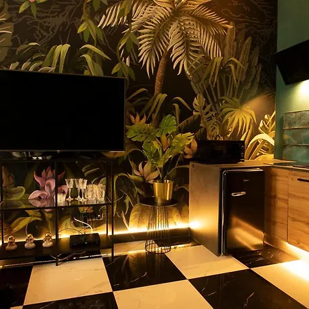 Jungle Apartment *