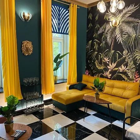 Apartment Jungle *